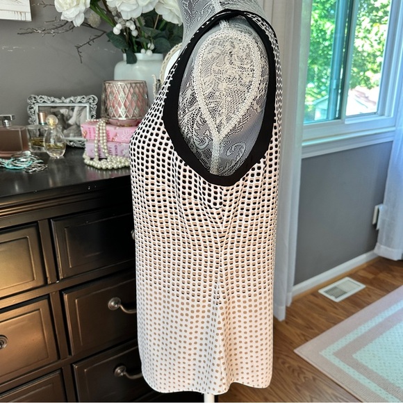 White House Black Market Polka Dot Market Grid Sleeveless Blouse Size M - Picture 6 of 14